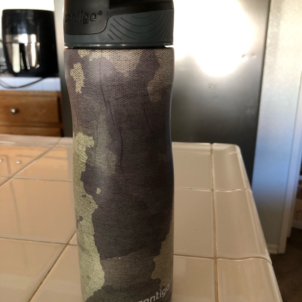 Contigo Camouflage Travel Bottle in Green and Brown